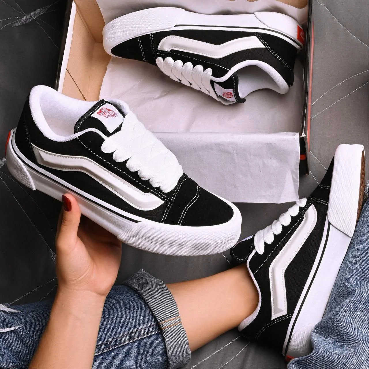 VANS KNU