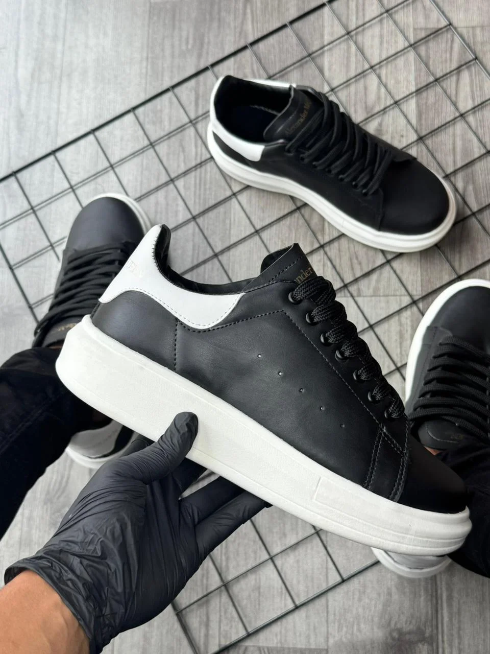 ALEXANDER MCQUEEN PRETO/BRANCO