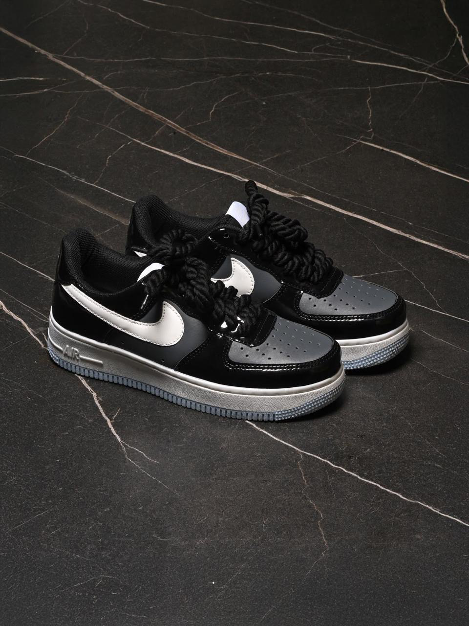 NIKE AIR FORCE GRAFITE VERNIZ